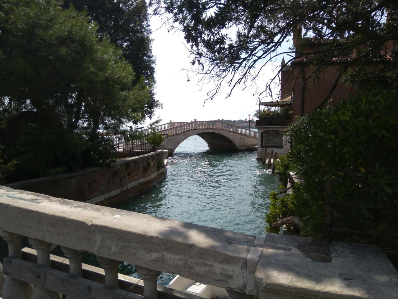 Susy Biennale Apartment - Canal View And Garden Venedig Eksteriør billede