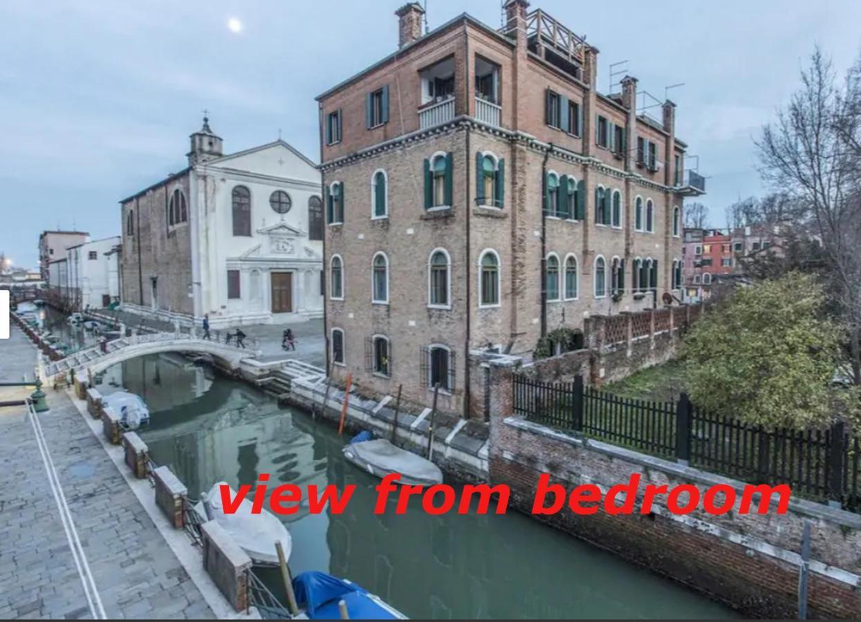 Susy Biennale Apartment - Canal View And Garden Venedig Eksteriør billede